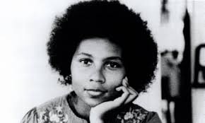 Portrait of bell hooks.